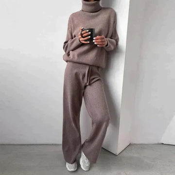 Women's Two-Piece Set Relaxed Fit - Turtleneck Sweater - Wide Leg Trouser